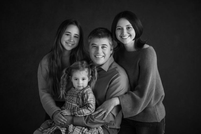 What to wear for Black and White family photos guide 16