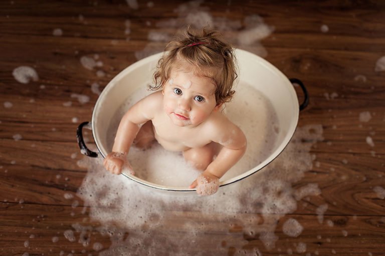 baby photographer edinburgh with baby bath