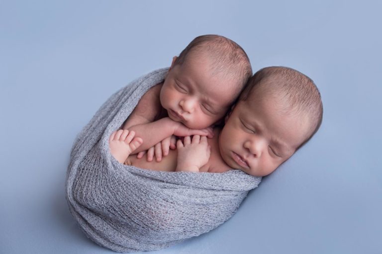 Newborn Twins Photography poses, tips and ideas 8