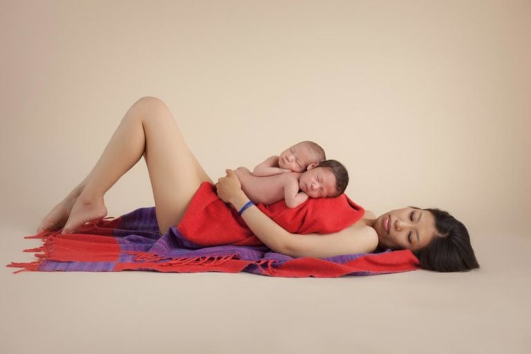 Newborn Twins Photography poses, tips and ideas 33