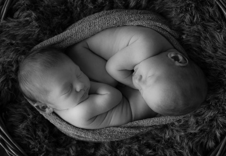 Newborn Twins Photography poses, tips and ideas 24
