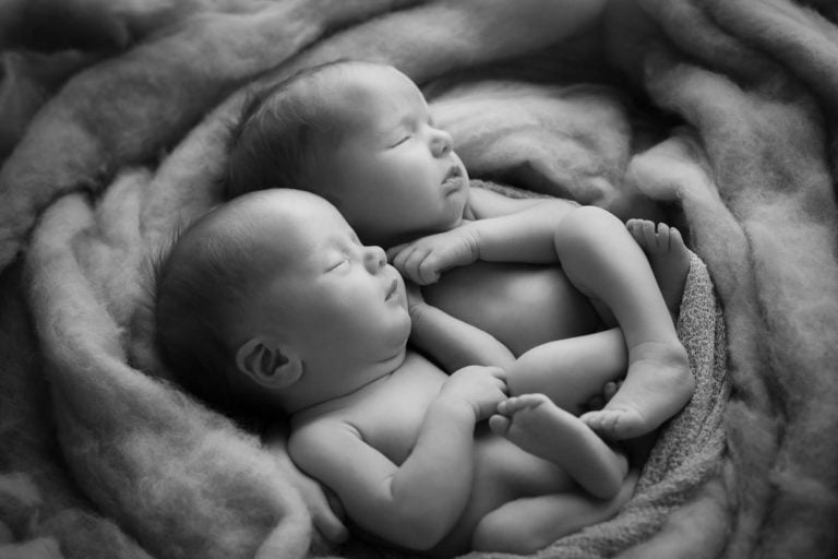 Newborn Twins Photography poses, tips and ideas 22