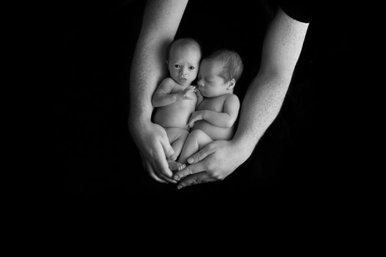 Newborn Twins Photography poses, tips and ideas 20