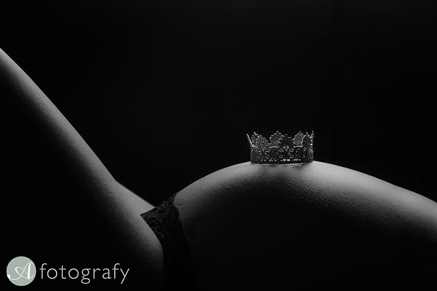 Artistic maternity photography project 18