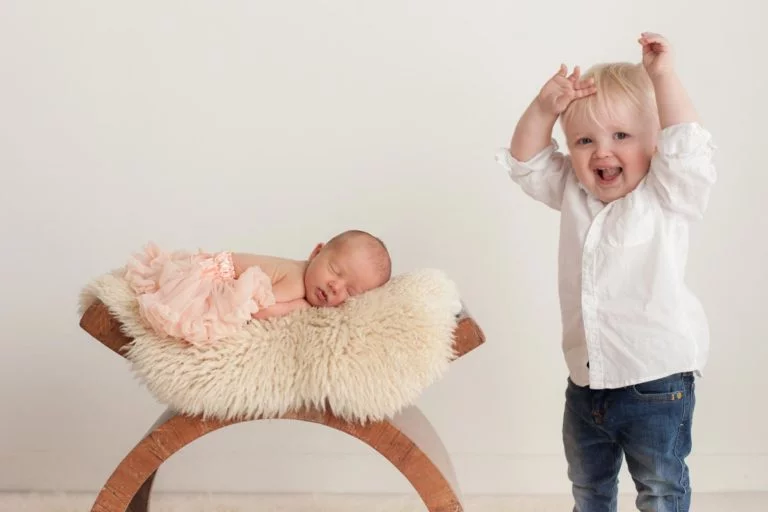 Sibling photos with newborn baby How-To Guide 12