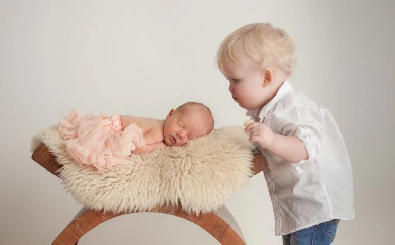 Sibling photos with newborn baby How-To Guide 13