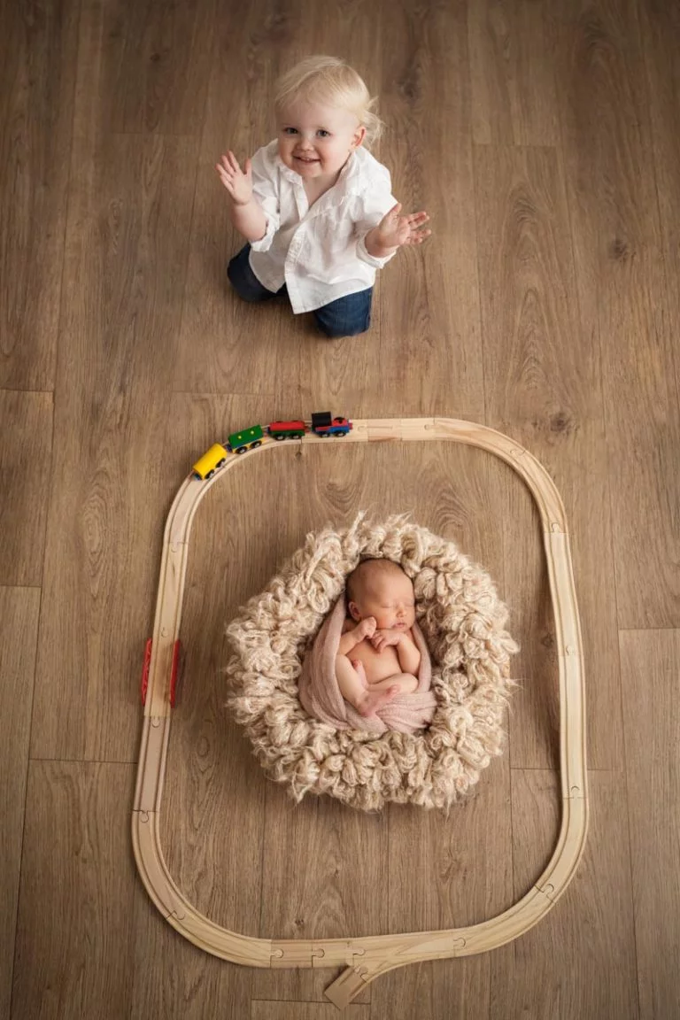 Sibling photos with newborn baby How-To Guide 15