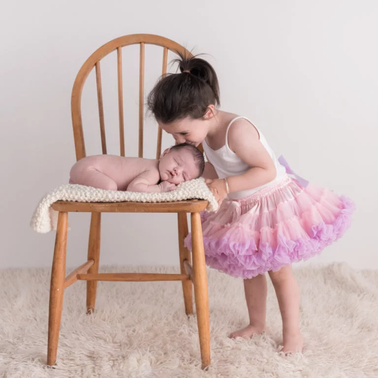 Sibling photos with newborn baby How-To Guide 31