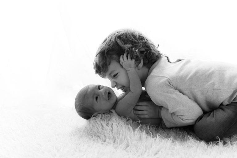 Sibling photos with newborn baby How-To Guide 25