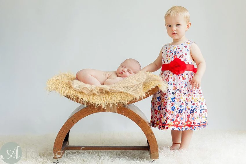 Sibling photos with newborn baby How-To Guide 14