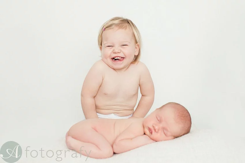 Sibling photos with newborn baby How-To Guide 17
