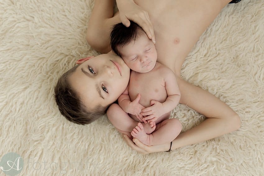 Sibling photos with newborn baby How-To Guide 6