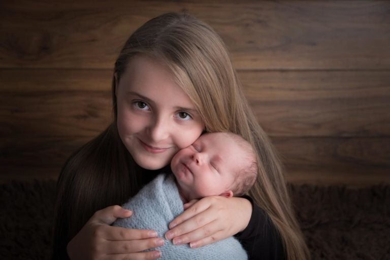 Sibling photos with newborn baby How-To Guide 34