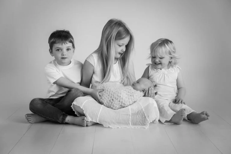 Sibling photos with newborn baby How-To Guide 42