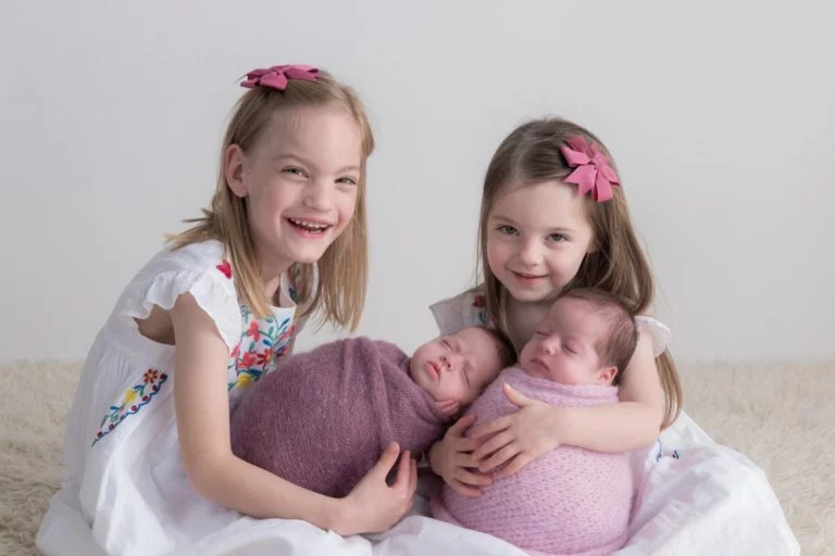 Sibling photos with newborn baby How-To Guide 46