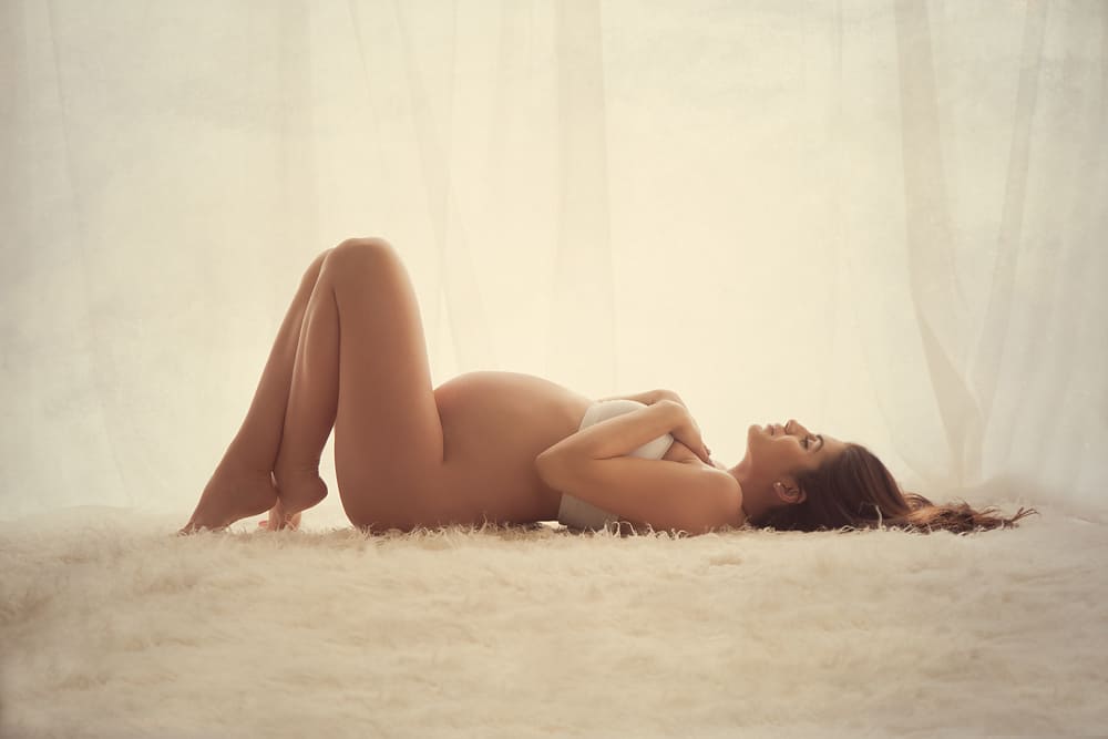 Pregnancy photography pose idea done in Edinburgh studio