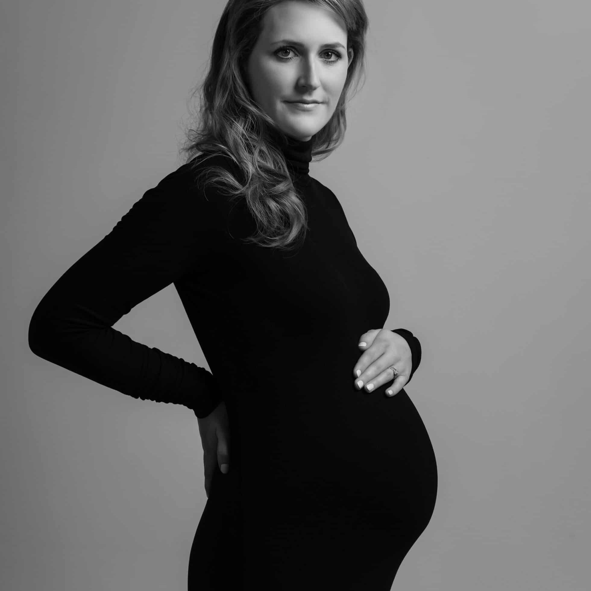 black and white classic maternity photo shoot