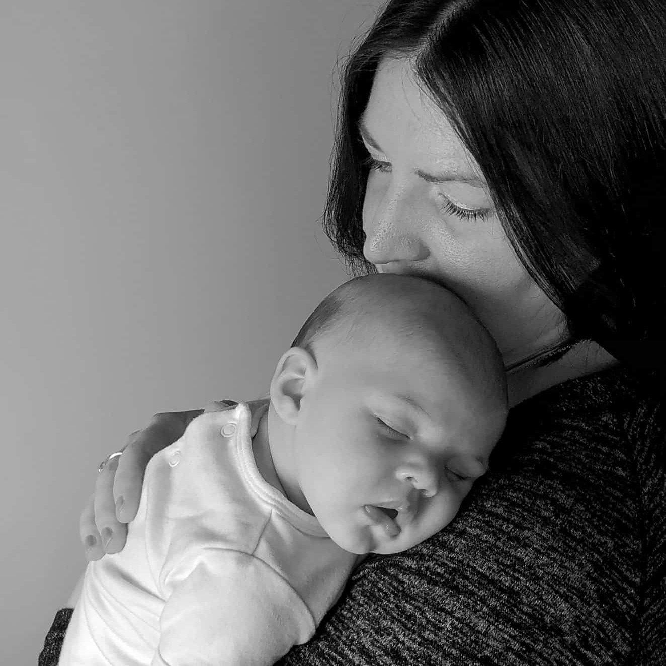 newborn-and-parent-photos-with-mum,-dad-at-home-001 7