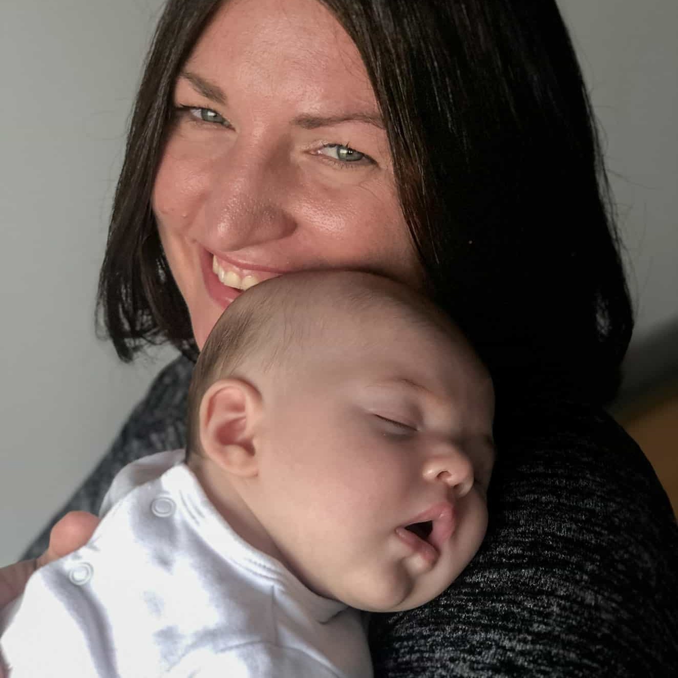 newborn-and-parent-photos-with-mum,-dad-at-home-002 8