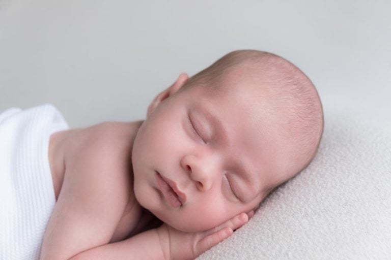 When is the best time for newborn photos 7