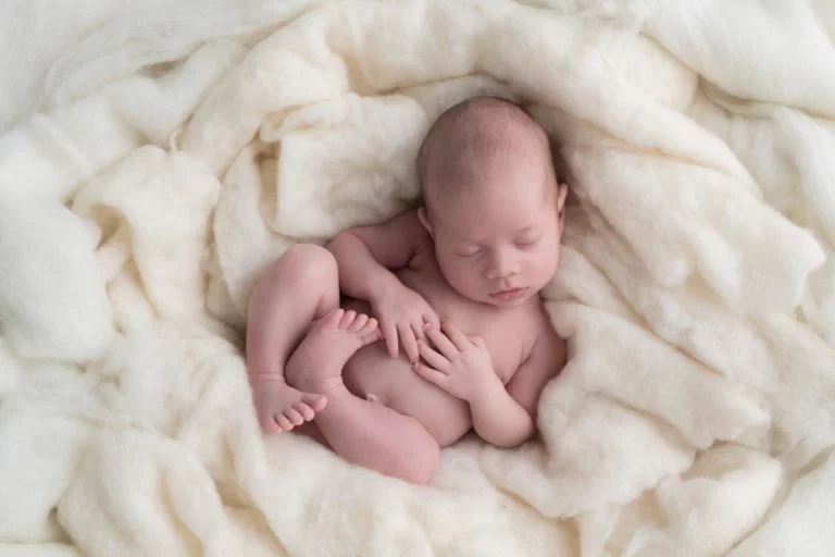 When is the best time for newborn photos 14