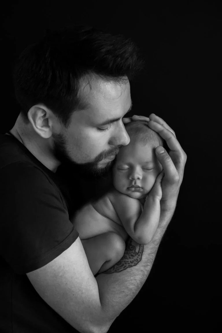 When is the best time for newborn photos 17
