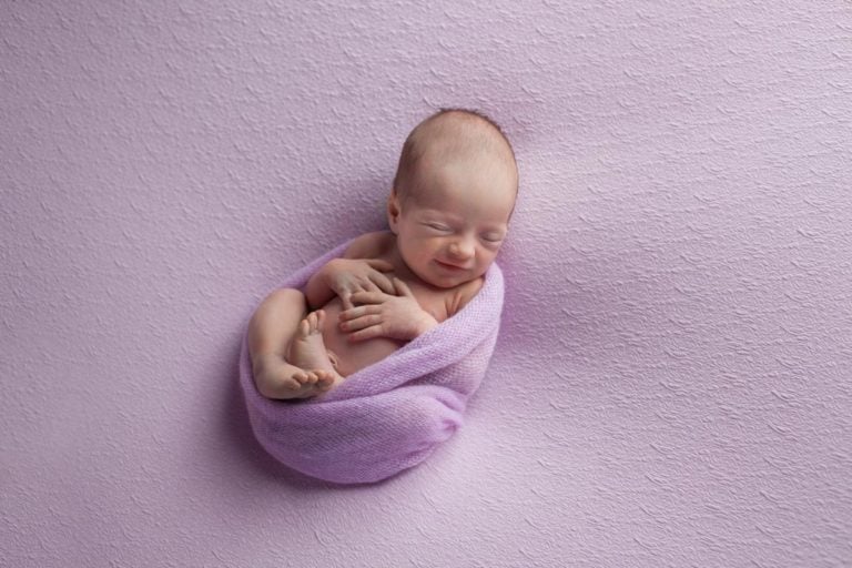 When is the best time for newborn photos 25