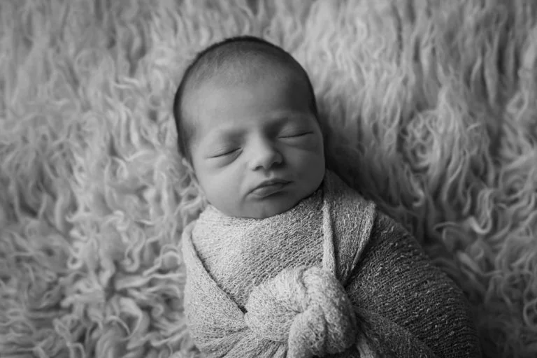When is the best time for newborn photos 28