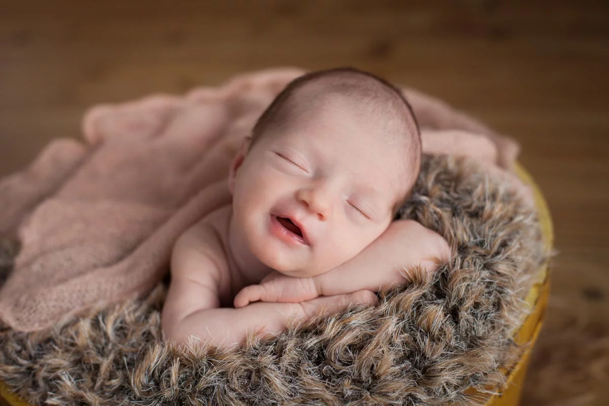 When is the best time for newborn photos 20