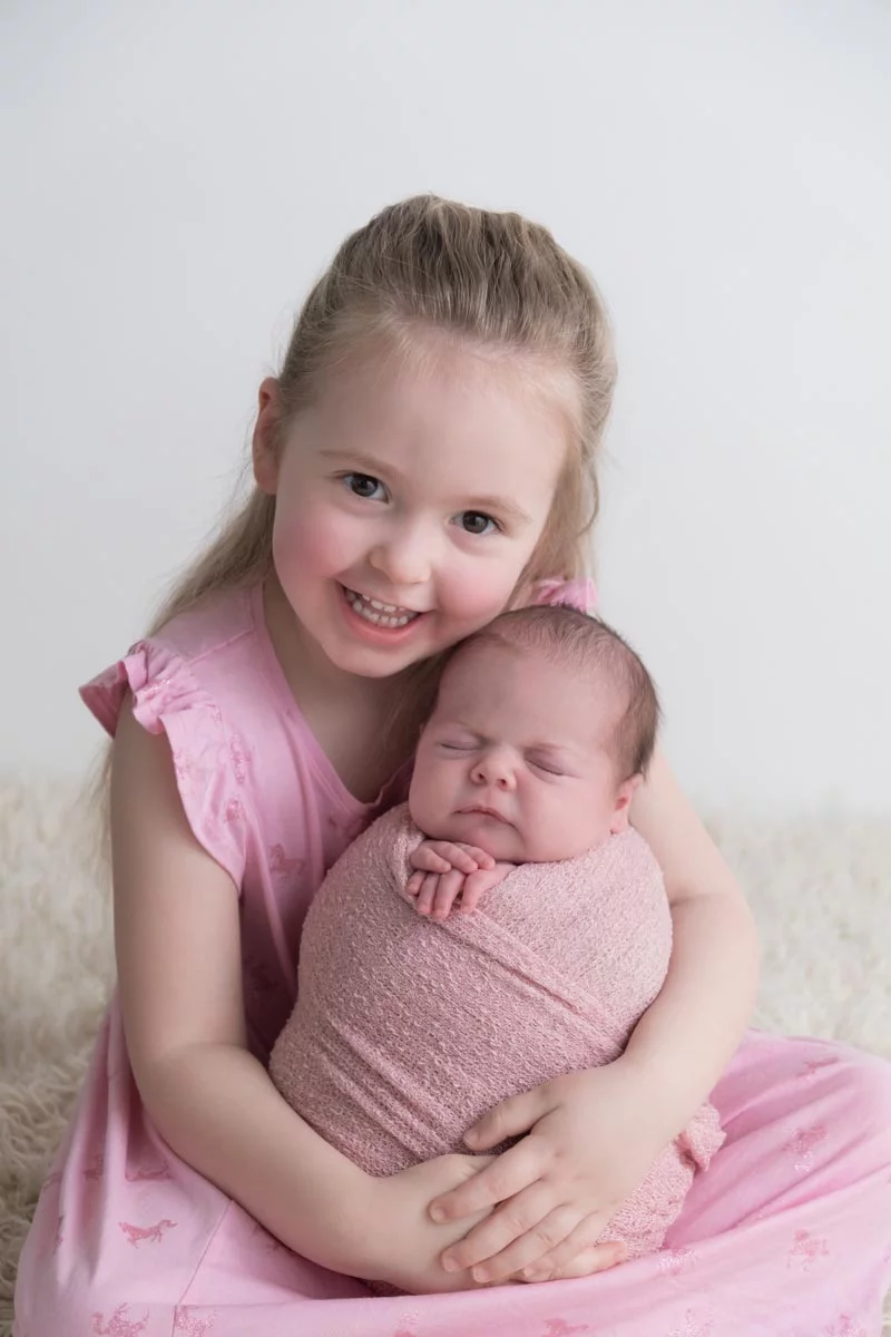 Sibling photos with newborn baby How-To Guide 48
