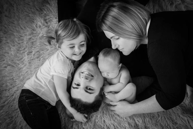 Newborn family photos with siblings and dogs. 7
