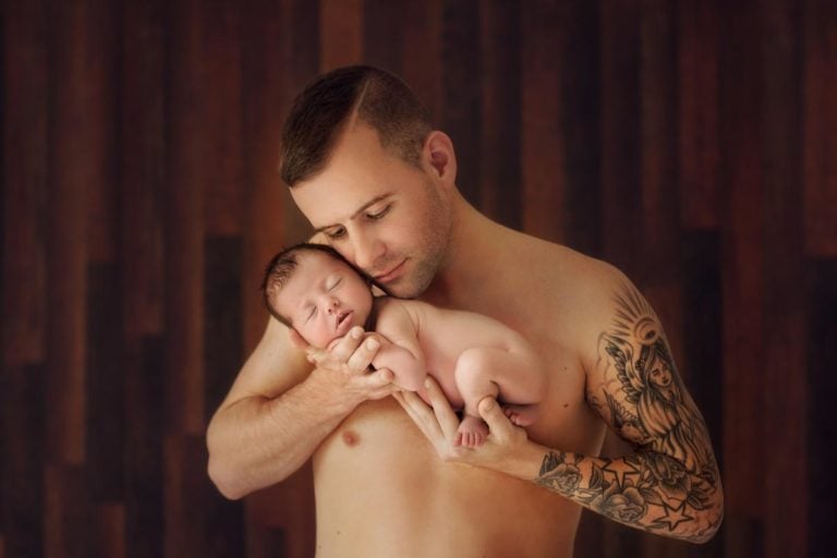 Newborn family photos with siblings and dogs. 33