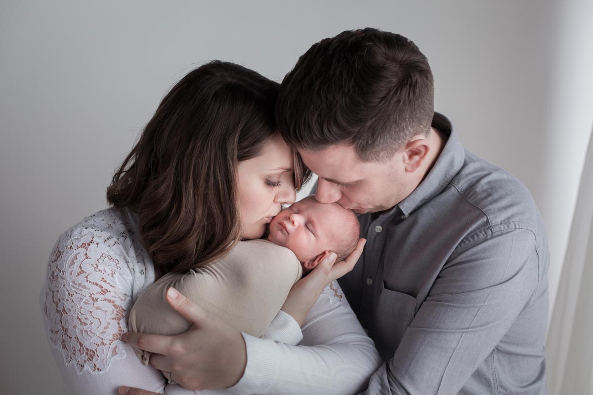 Newborn family photos with siblings and dogs. 23