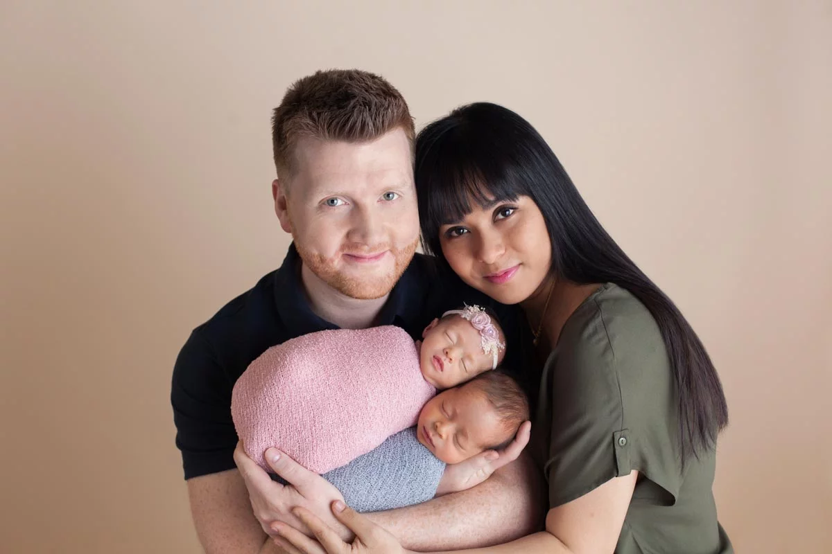 Newborn family photos with siblings and dogs. 2