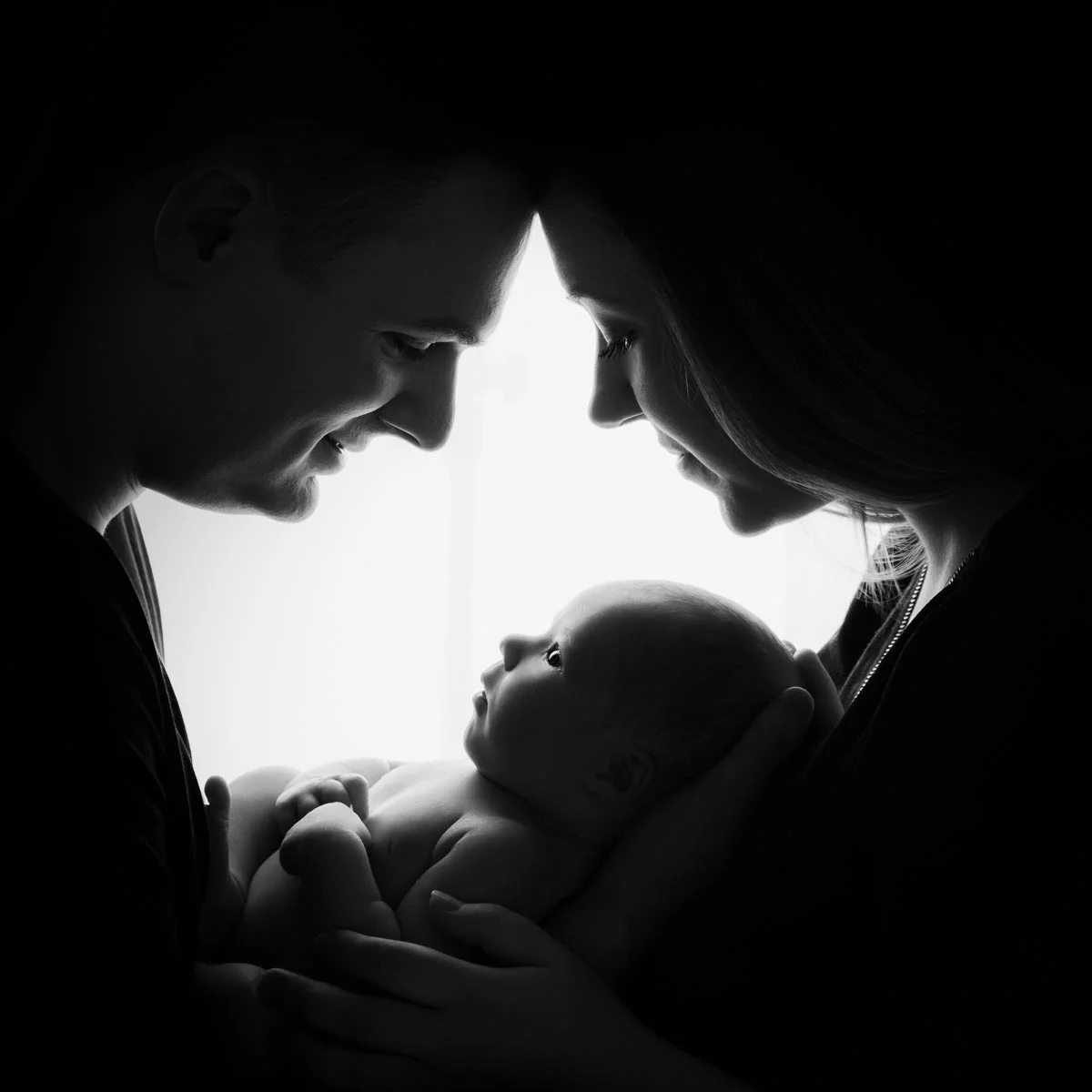 Newborn family photos silhouette 