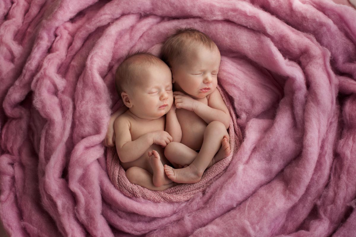 Newborn Twins Photography poses, tips and ideas 2