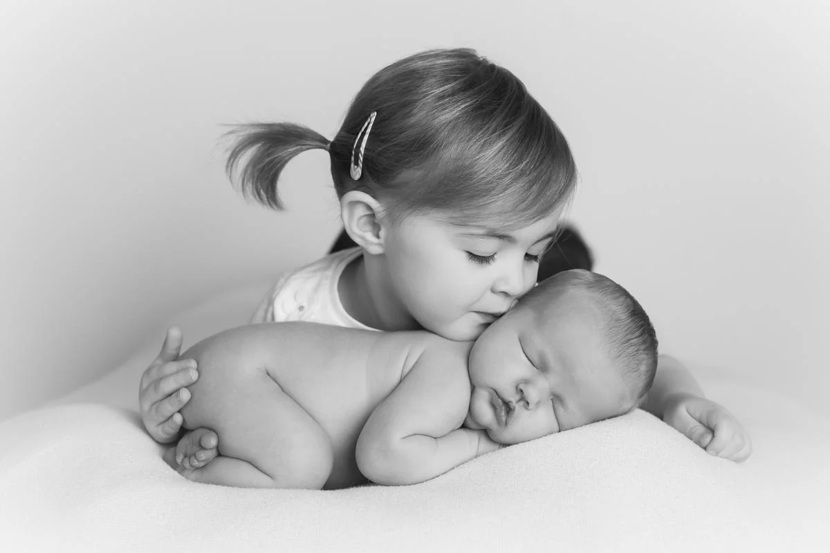 Sibling photos with newborn baby How-To Guide 21