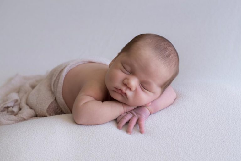 Lifestyle Newborn Photography Tips Guide 59