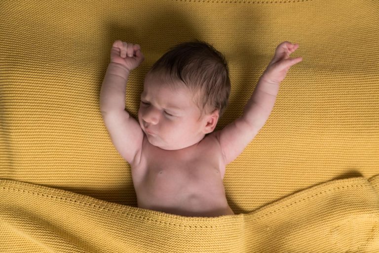 Lifestyle Newborn Photography Tips Guide 24