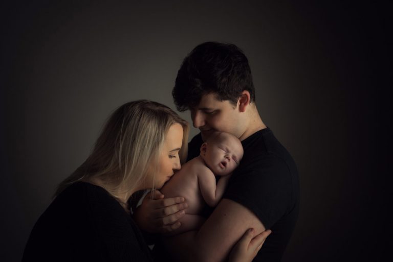 10 NEWBORN PHOTOGRAPHY POSES FOR BEGINNERS INCLUDING CHEAT SHEET 28