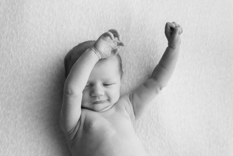 10 NEWBORN PHOTOGRAPHY POSES FOR BEGINNERS INCLUDING CHEAT SHEET 13