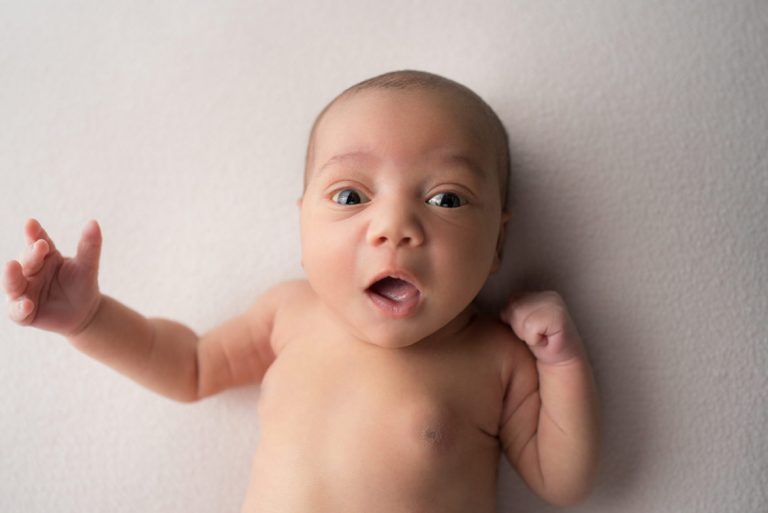 10 NEWBORN PHOTOGRAPHY POSES FOR BEGINNERS INCLUDING CHEAT SHEET 18