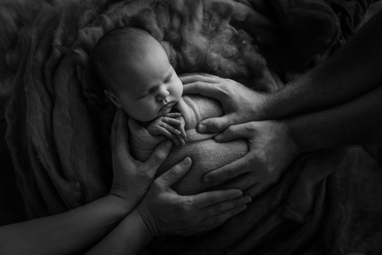 10 NEWBORN PHOTOGRAPHY POSES FOR BEGINNERS INCLUDING CHEAT SHEET 67