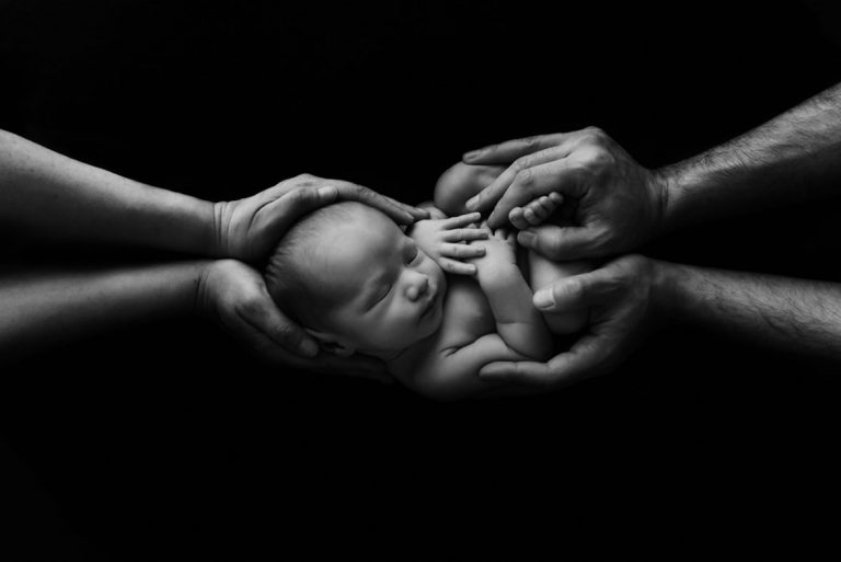 10 NEWBORN PHOTOGRAPHY POSES FOR BEGINNERS INCLUDING CHEAT SHEET 75