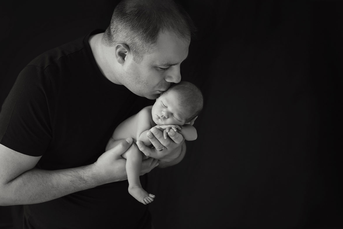 10 NEWBORN PHOTOGRAPHY POSES FOR BEGINNERS INCLUDING CHEAT SHEET 57