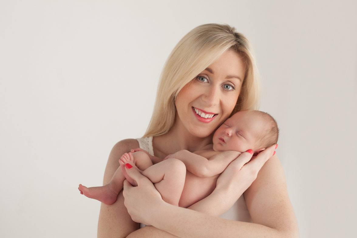 10 NEWBORN PHOTOGRAPHY POSES FOR BEGINNERS INCLUDING CHEAT SHEET 57