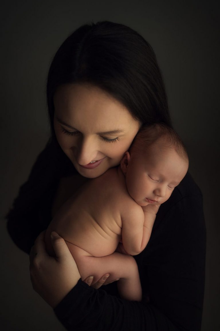 10 NEWBORN PHOTOGRAPHY POSES FOR BEGINNERS INCLUDING CHEAT SHEET 55
