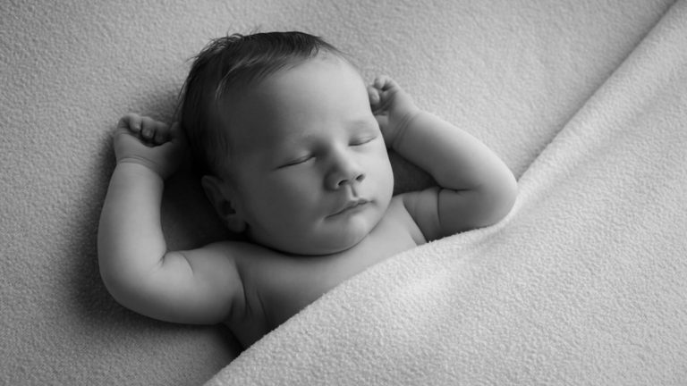 10 NEWBORN PHOTOGRAPHY POSES FOR BEGINNERS INCLUDING CHEAT SHEET 51
