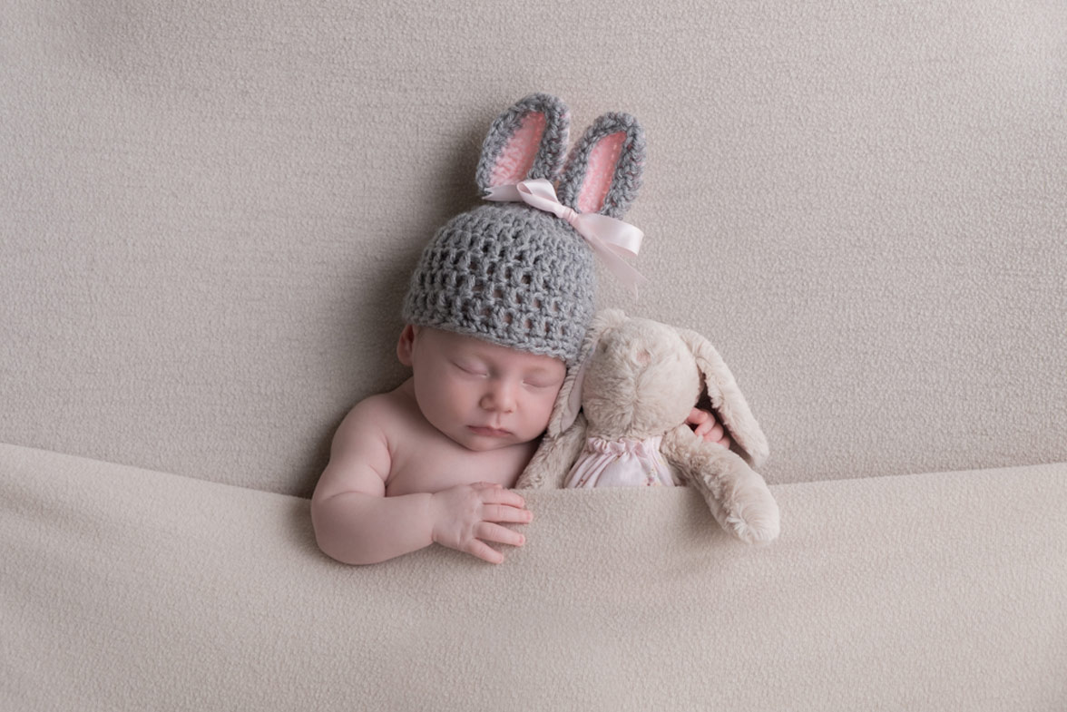 10 NEWBORN PHOTOGRAPHY POSES FOR BEGINNERS INCLUDING CHEAT SHEET 47