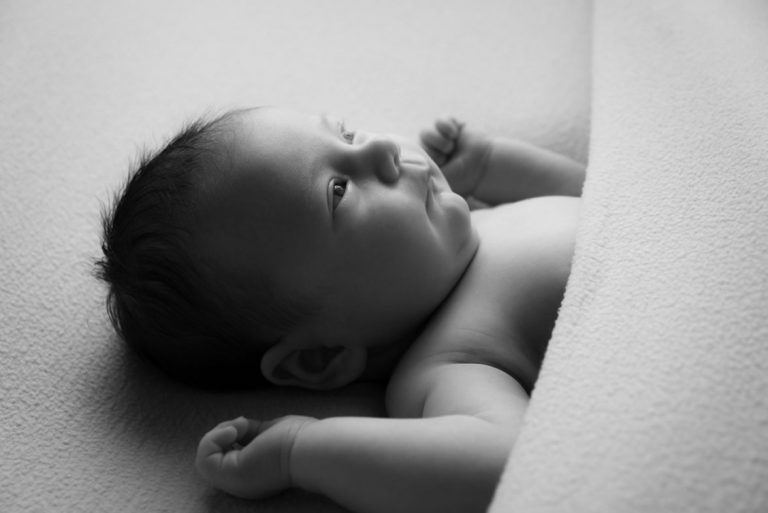 10 NEWBORN PHOTOGRAPHY POSES FOR BEGINNERS INCLUDING CHEAT SHEET 53